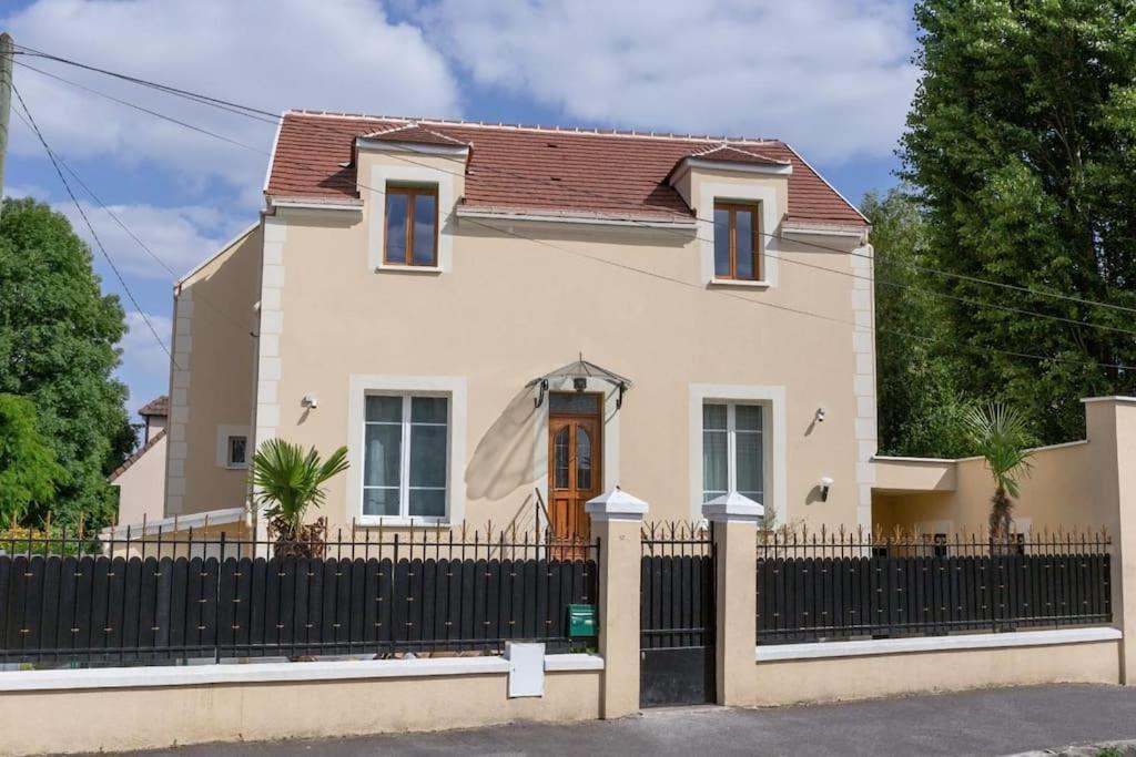 Joli Appartement De Vacances Écouen Εξωτερικό φωτογραφία